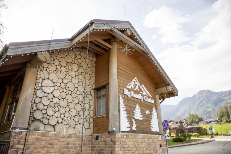 Отель Big Family Chalet на Роза Хутор в Олимпийской деревне