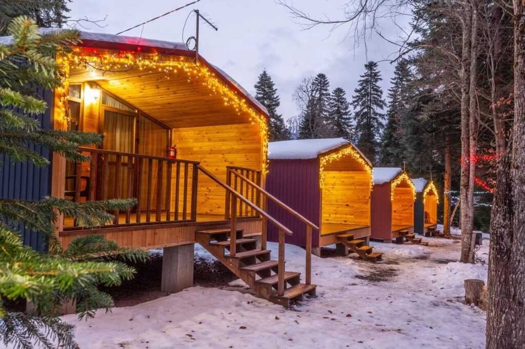 Глэмпинг и база отдыха Forest House Resort в Архызе