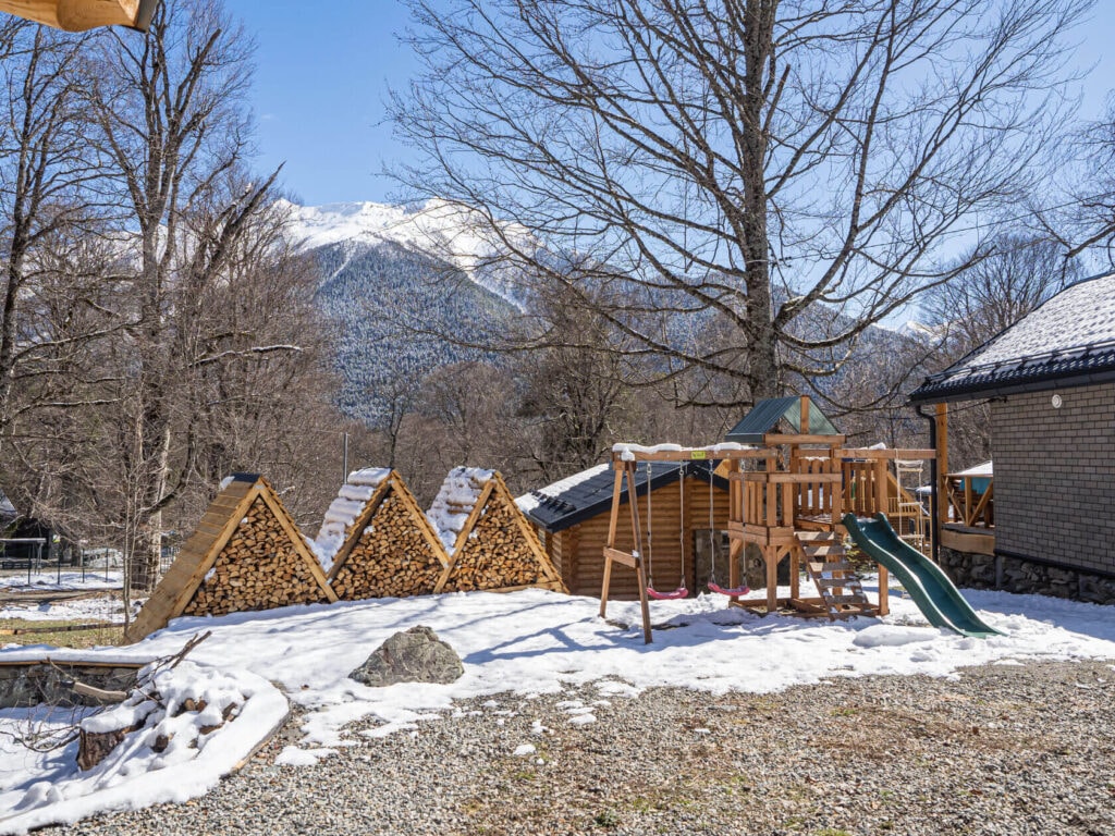 Горный приют Base Camp в Архызе
