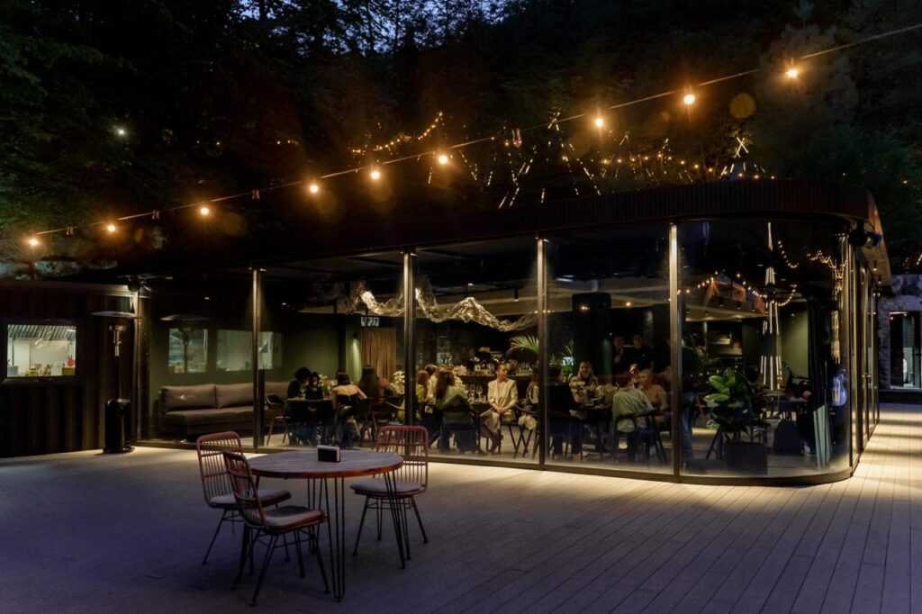 ресторан pine river на Красной Поляне
