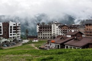 Чем заняться в дождь на курорте «Роза Хутор» — подборка для всей семьи