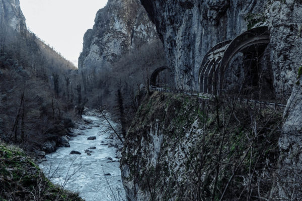 Старая дорога из Красной Поляны в Адлер, ущелье ахштырь
