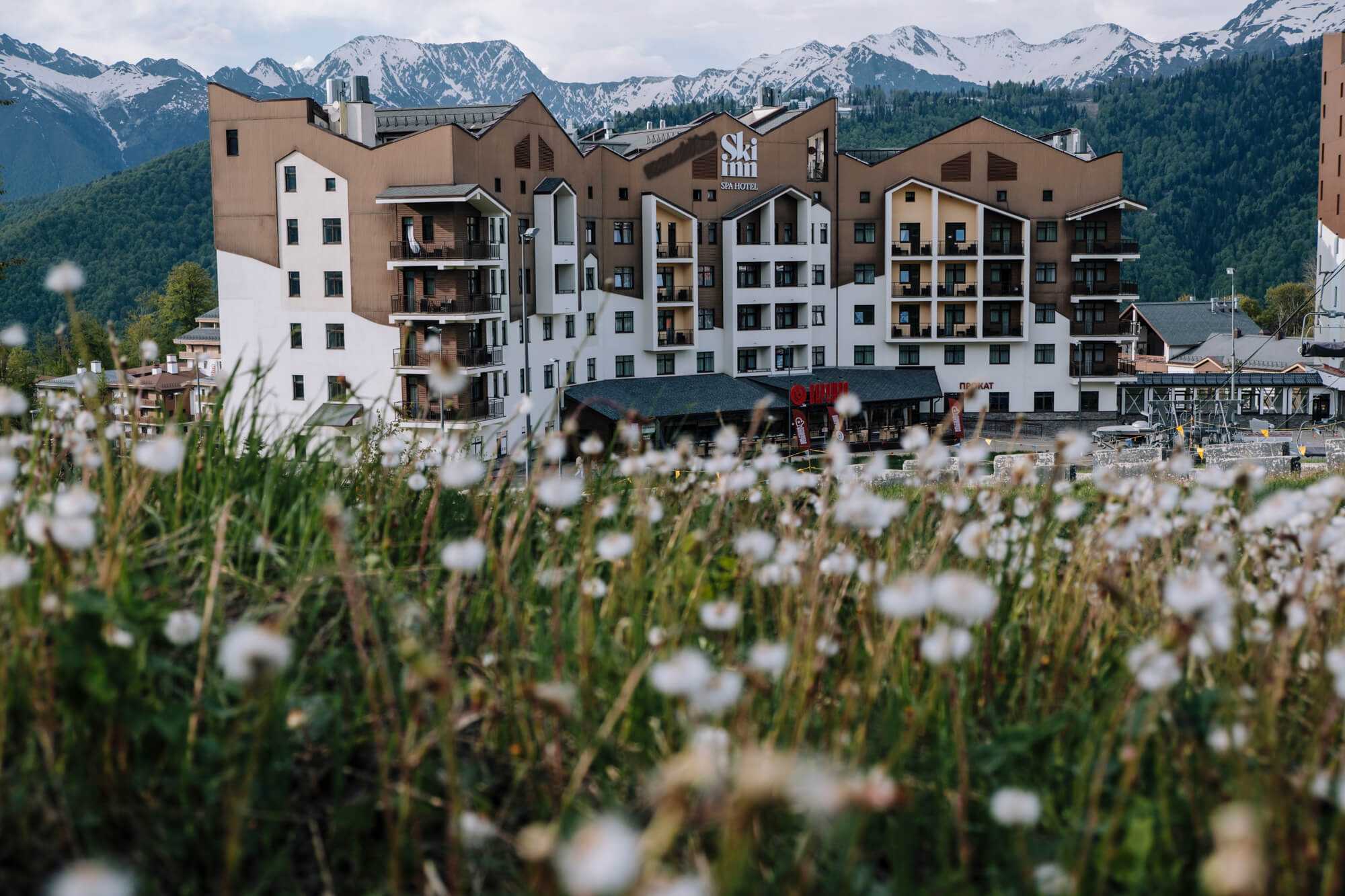 отель rosa ski inn на курорте Роза Хутор в горной олимпийской деревне