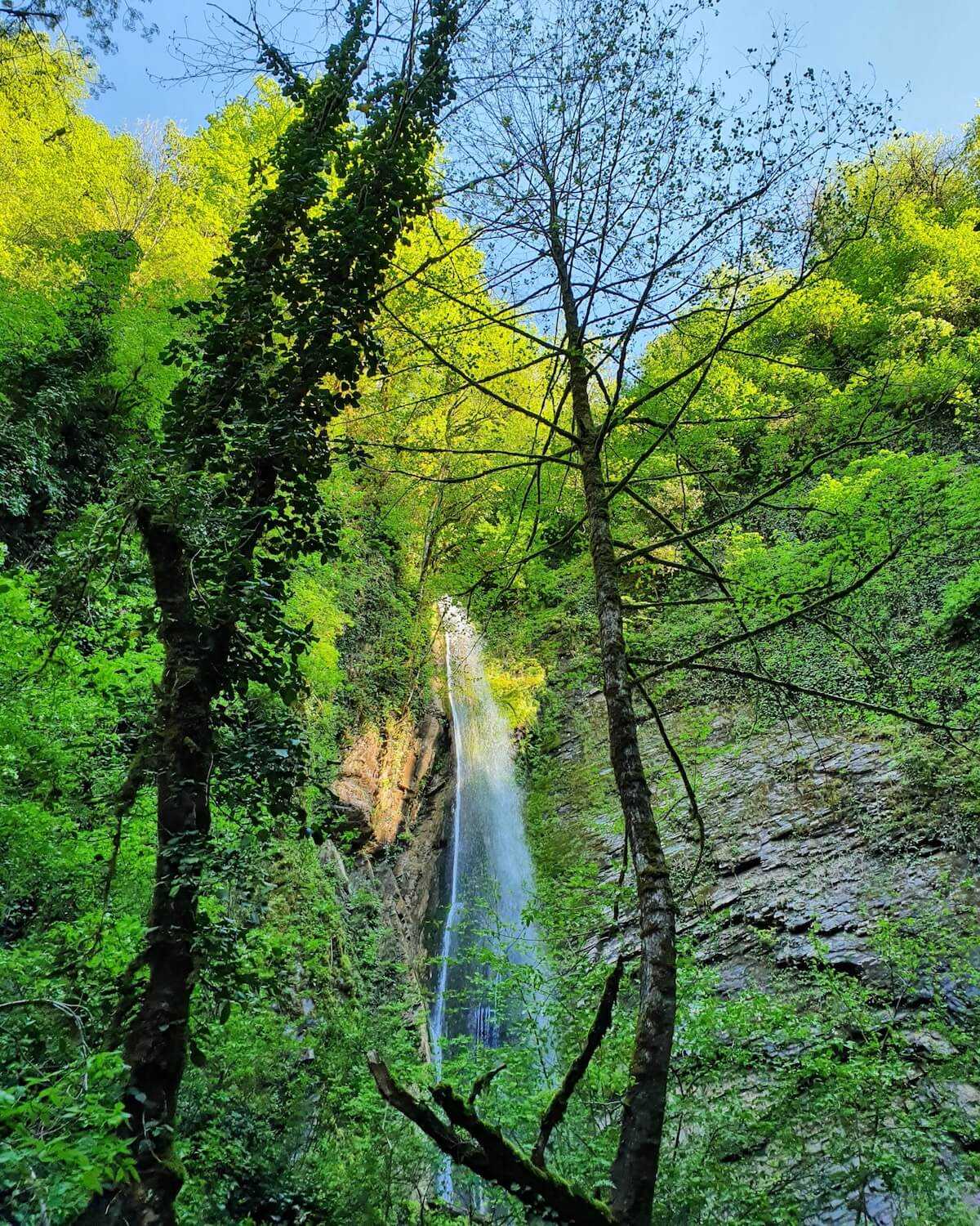 Водопад Хрустальный в сочи